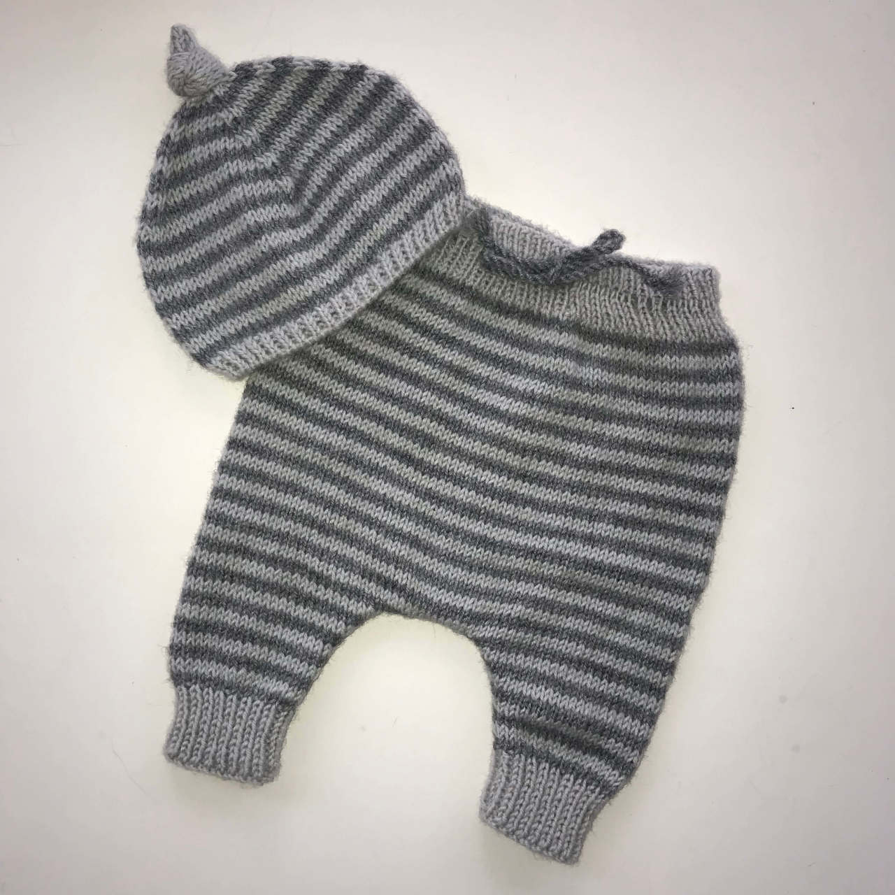 Bebek Pantolon ve Bere Takımı - 04