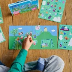 Outdoor Fun Reusable Sticker Set: Peppa Pig ile sınırsız sahne yarat - 110 çıkartma 2 sahne