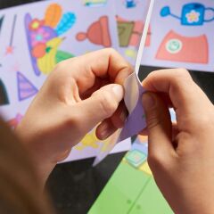 Dress-Up Reusable Sticker Set: Peppa Pig'in Tarzını Belirle 80 çıkartma 2 sahne