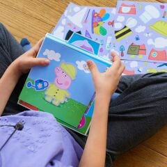 Dress-Up Reusable Sticker Set: Peppa Pig'in Tarzını Belirle 80 çıkartma 2 sahne