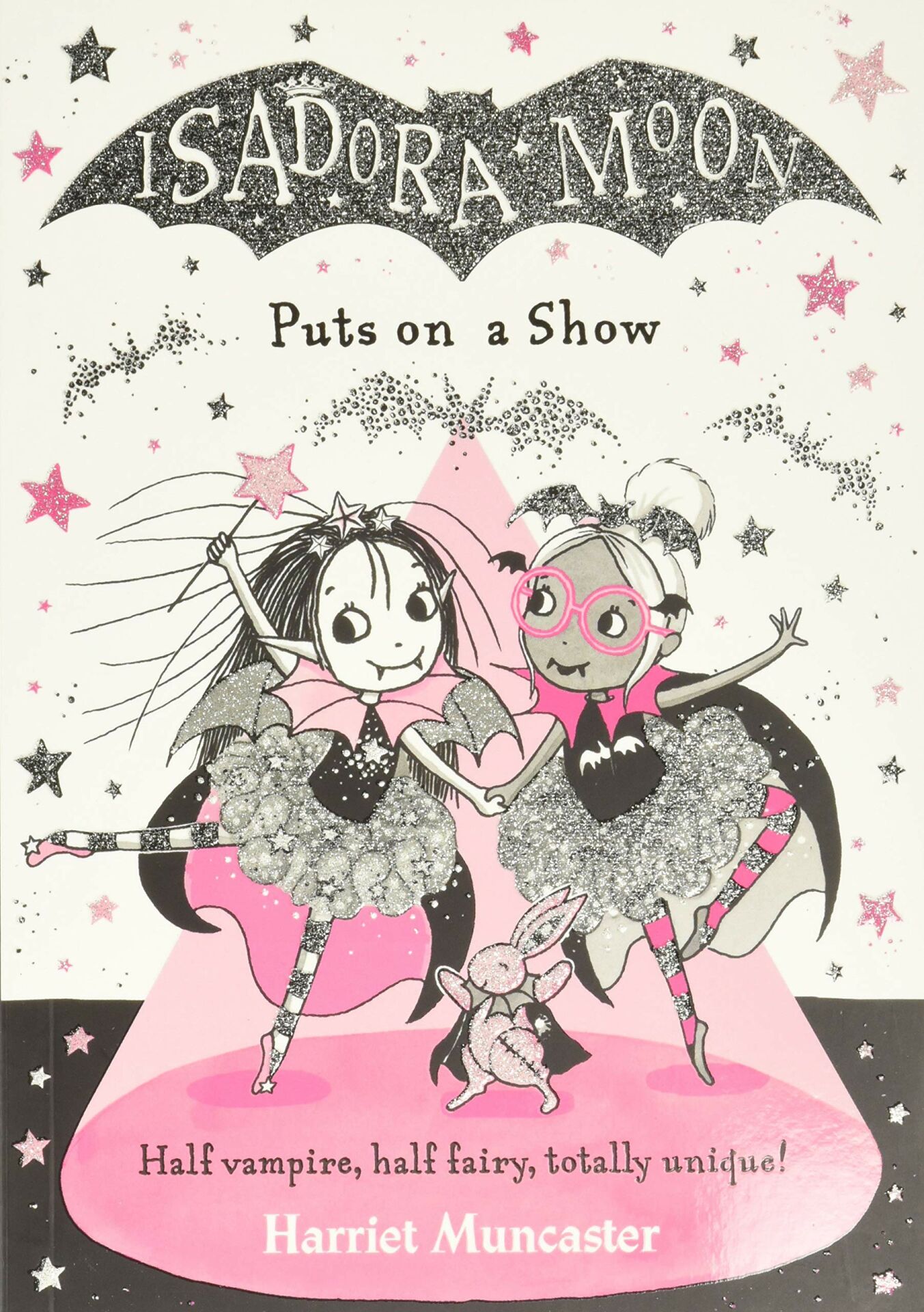 Isadora Moon Puts on a Show